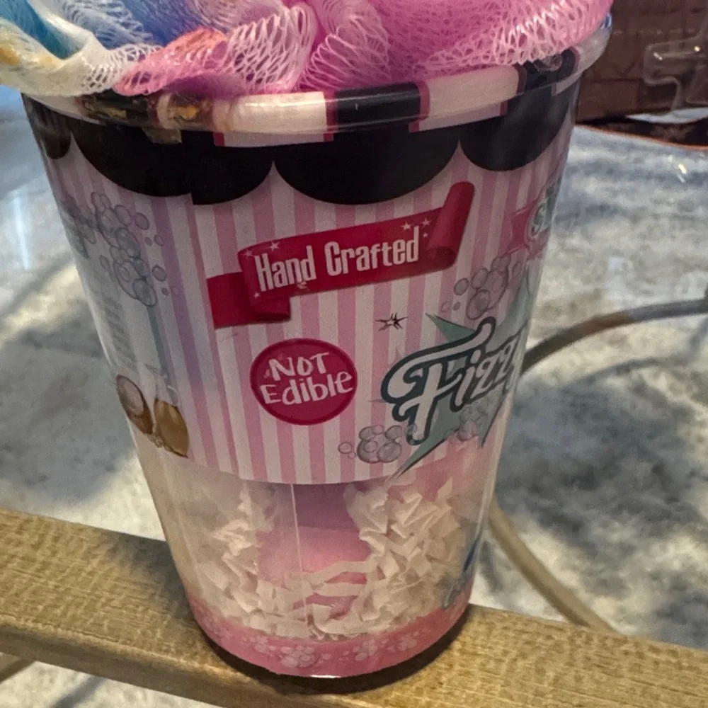 Fizzy Bath Shake - Cotton Candy 6 Bath Bombs Pink & Blue with Loofa
